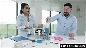 Old stepbrother bangs young stepsister in the laboratory video