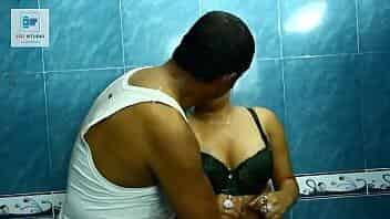 Sexy Lady Hot Scene with Aged Man in Bathroom video