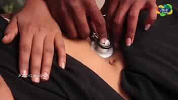 BLACK SAREE NAVEL AUNTY DOCTOR video