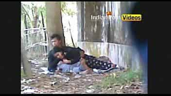 Outdoor blowjob mms of desi girls with lover - Indian Porn Videos video