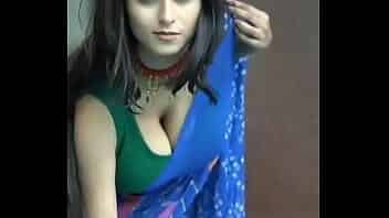 Indian Aunty sexy cleavage video