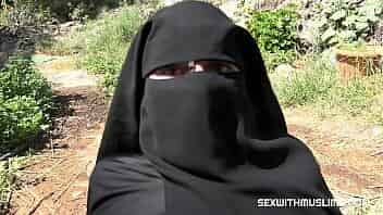 Muslim niqab bitch sucked hard cock of her husband's best friend. Max fucked her wet muslim pussy and ejaculated on her niqab. video